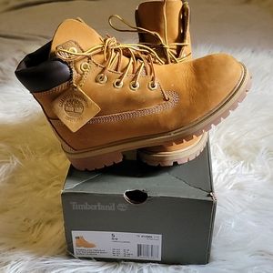 Gradeschool size 5 Timberland boots